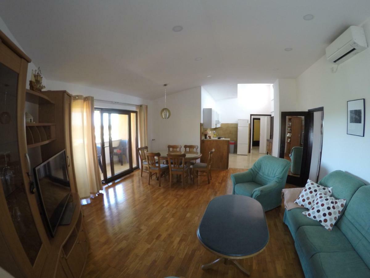 Apartman Koralj Pula Exterior foto
